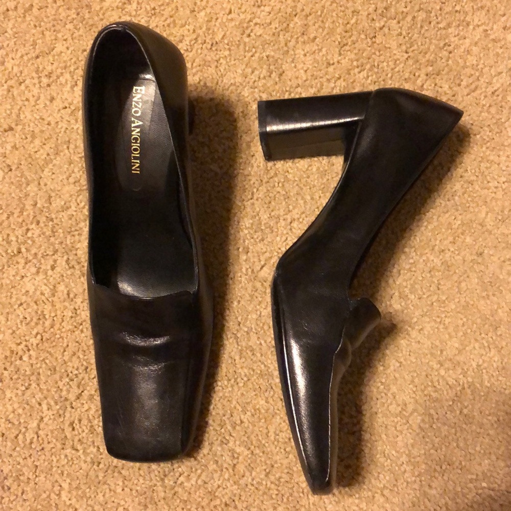 Black square toe chunky heel